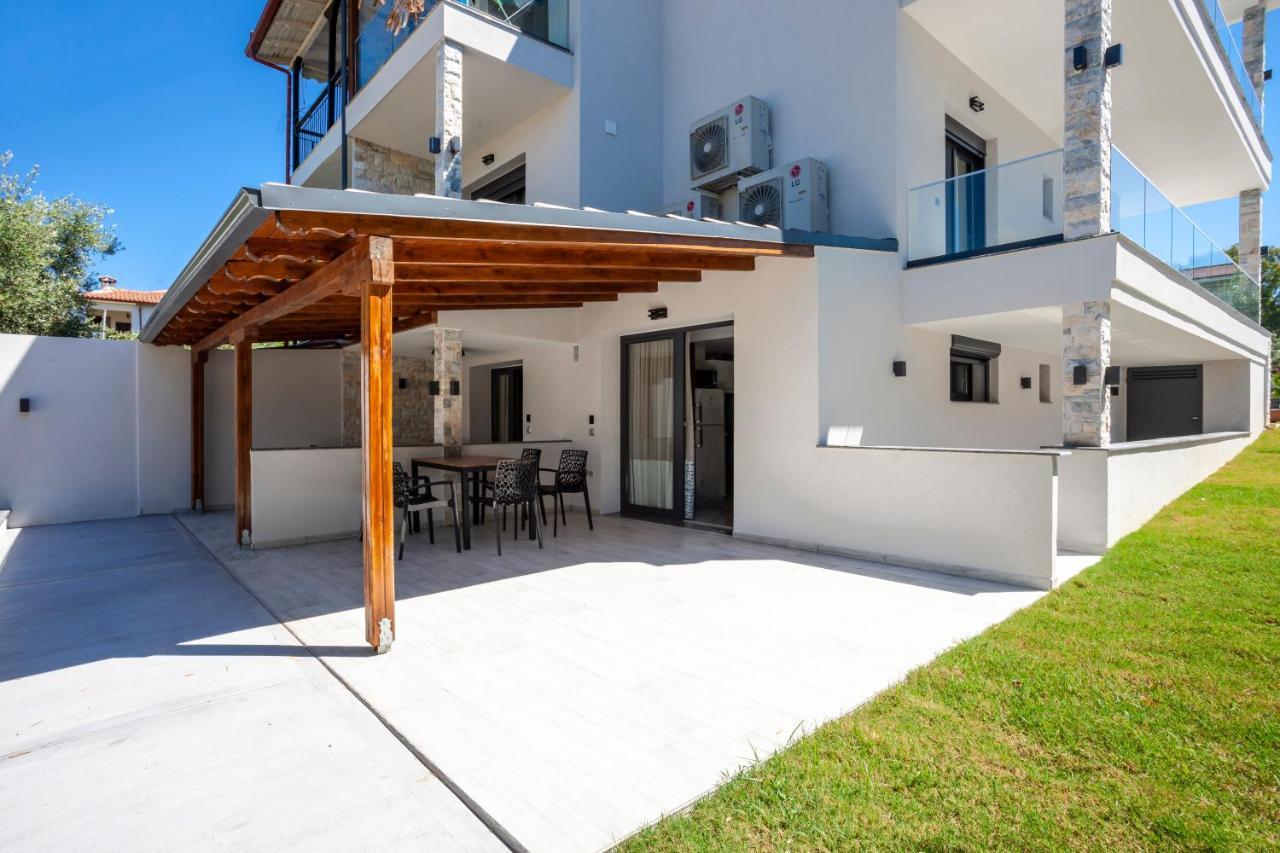 Olia Seaside Residence 120M From The Beach Pefkochori Exterior photo