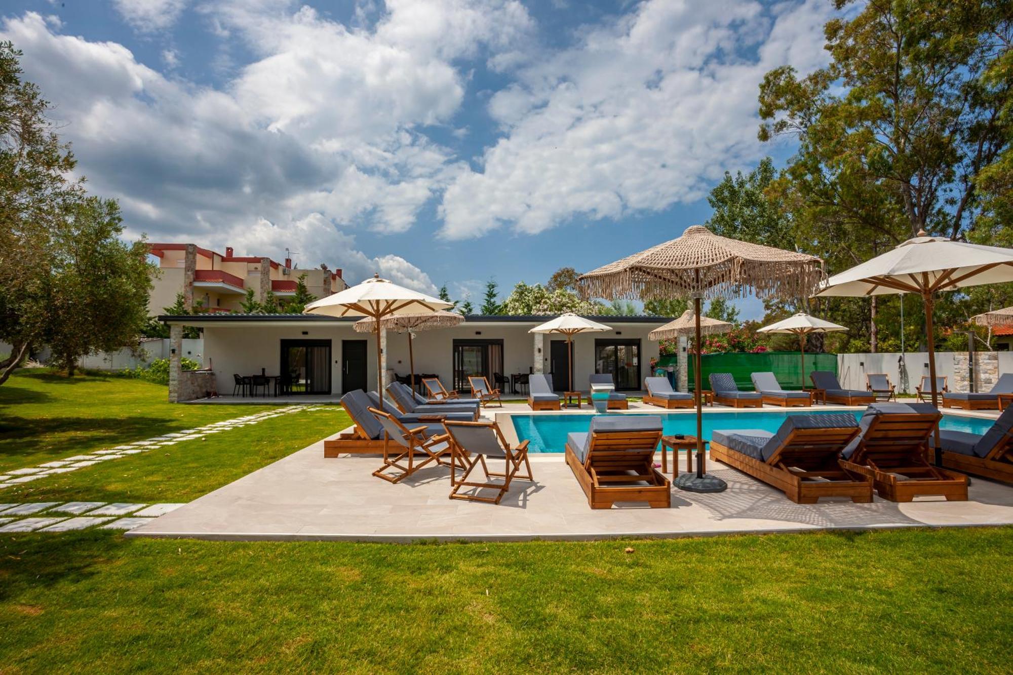Olia Seaside Residence 120M From The Beach Pefkochori Exterior photo
